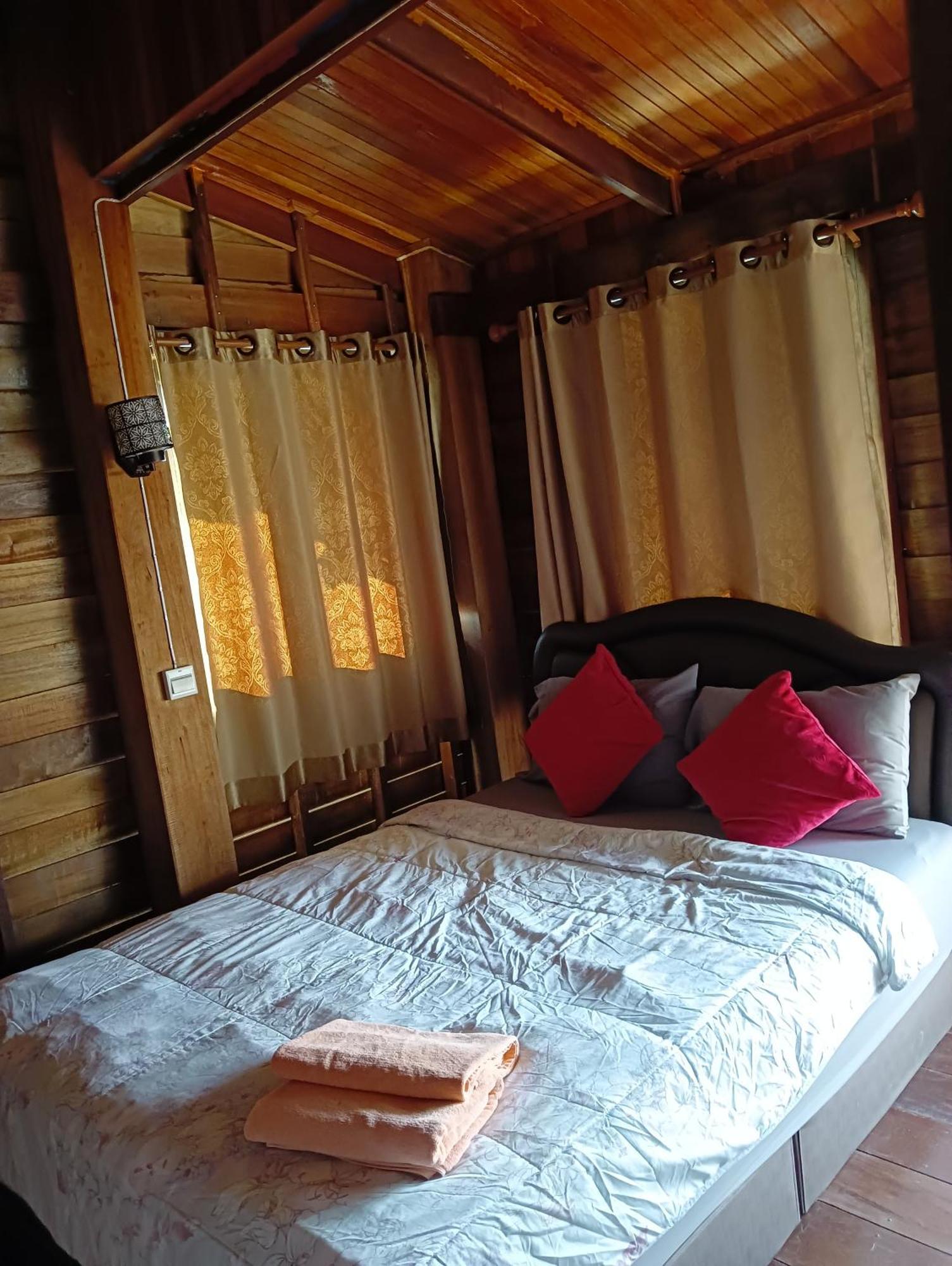 Tonmai Suite II Ko Por Exterior photo